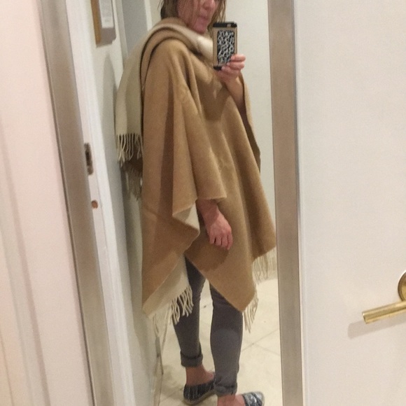 Sutton Studio Wool Cape with fringe 🎊HP🎊 - Picture 5 of 8